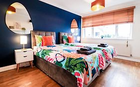 Perfect 2 Bedroom Flat Heathrow, Free Parking